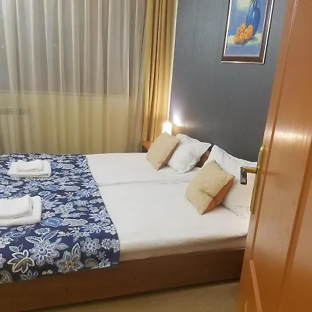 Lucy's Emerald * Banszko