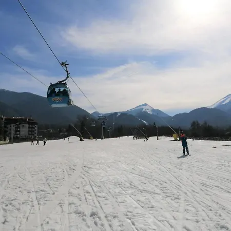 Lucy's Emerald Apartman