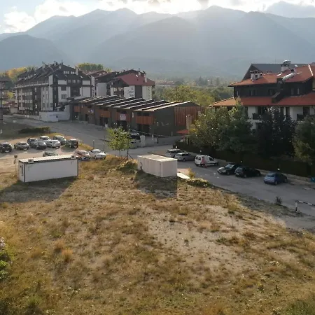 Lucy's Emerald Apartman