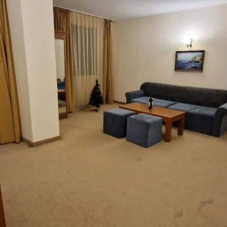 Lucy's Emerald Apartman