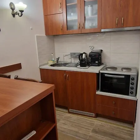 Lucy's Emerald Apartman