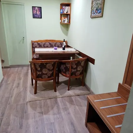 Lucy's Emerald Банско