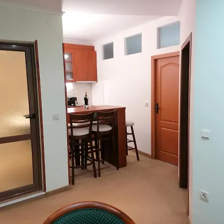 Lucy's Emerald 班斯科