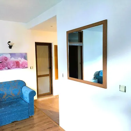 Lucy's Emerald Bansko