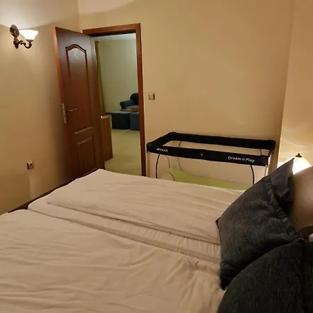 Lucy's Emerald בנסקו