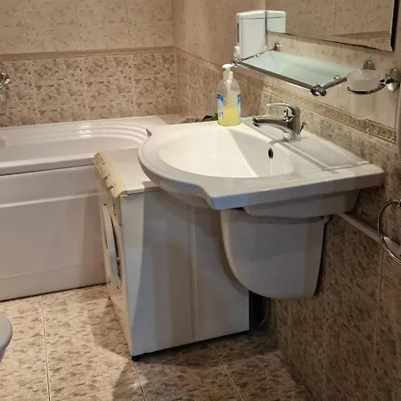 Lucy's Emerald דירה בנסקו